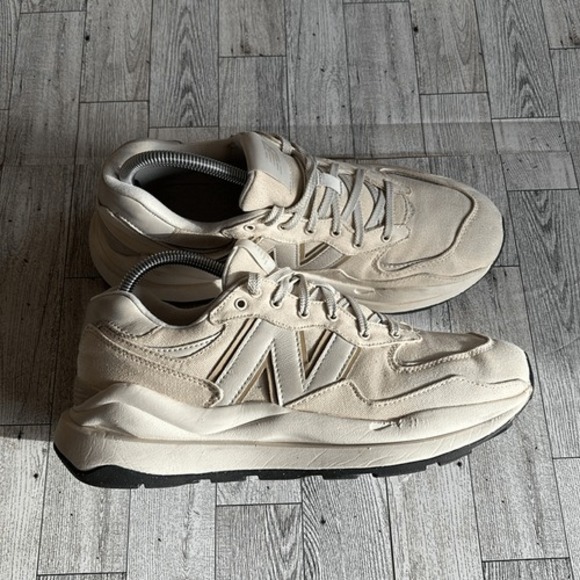 New Balance 5740 Nimbus women's 9.5‎ Sea Salt & White Low Top Sneaker  Running - Picture 3 of 10